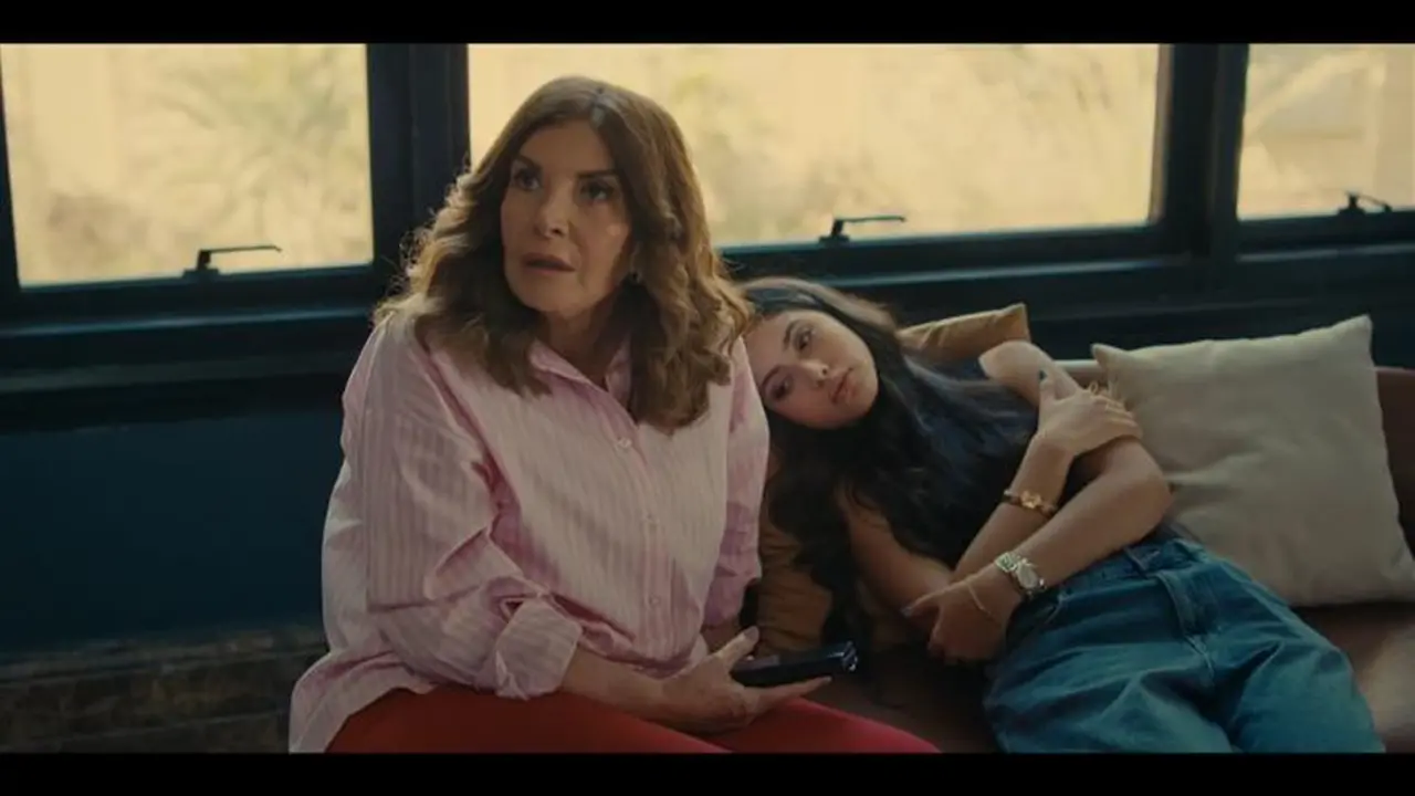 مواجهة ساخنة بين ميرفت أمين وابنتها في الحلقة 10 من مسلسل كلهم بيحبوا مودي